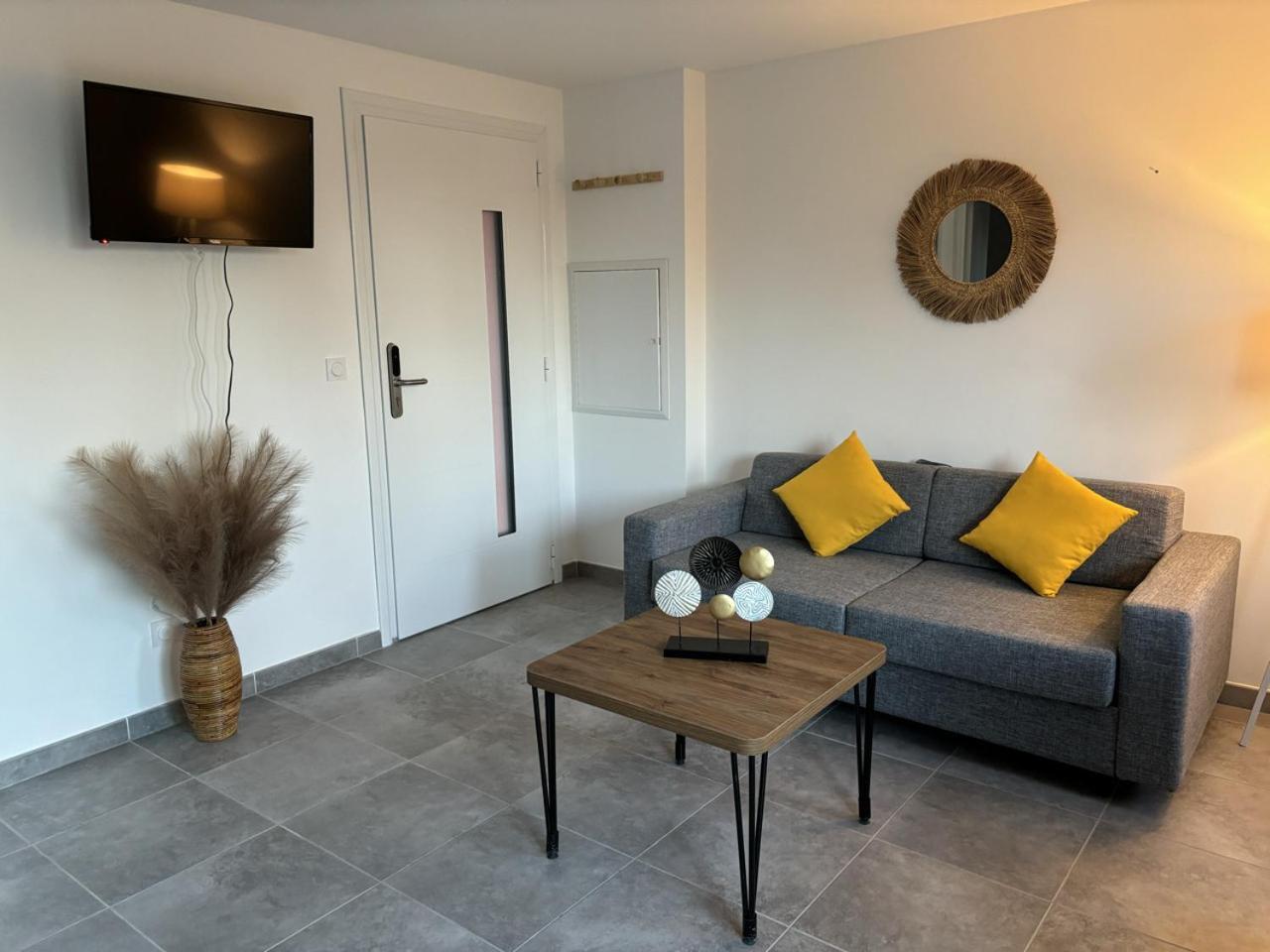 Residence Hoteliere Les Hameaux De Saint Cyprien Appartement 35 M2 1 Chambre Lecci Exterior photo